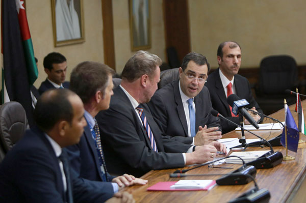 Planning and International Cooperation Minister Imad Fakhoury and Michael Koehler, director of neighbourhood policy at the EU, at a signing ceremony on Sunday (Petra photo)